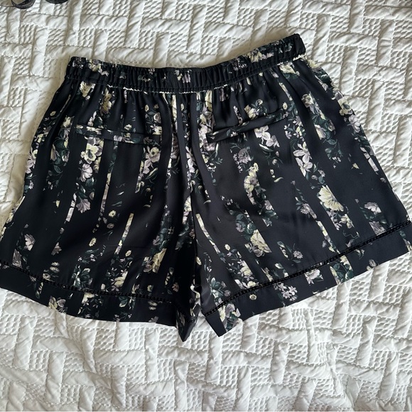 CLUB MONACO Ellery Short Silk Flowy Stripe Abstract Floral Print Black Purple 00 - Picture 2 of 8